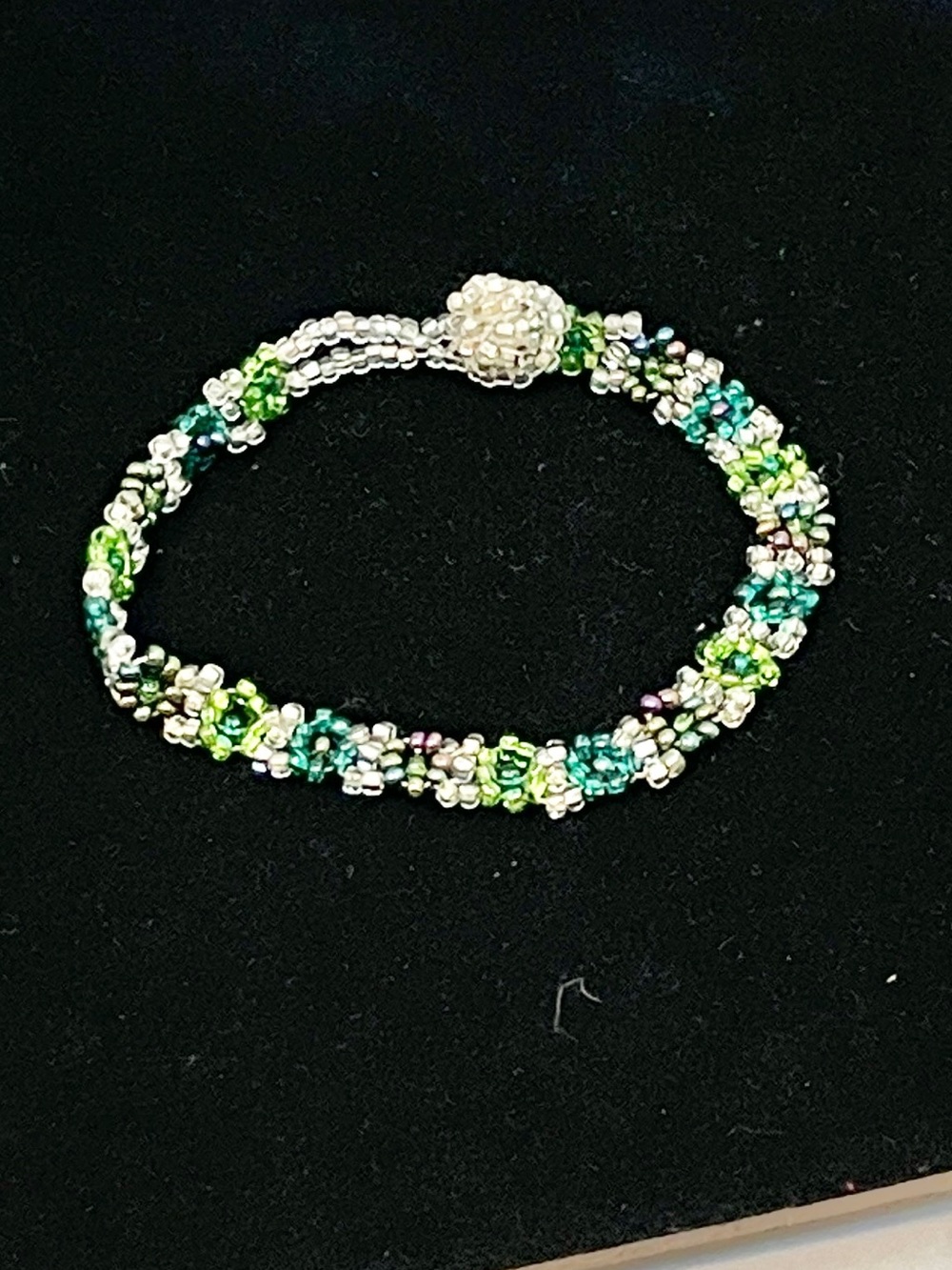 Vintage Hand Crafted Colorful Glass Seed Beads Bracelet 7"L Green Teal Daisies